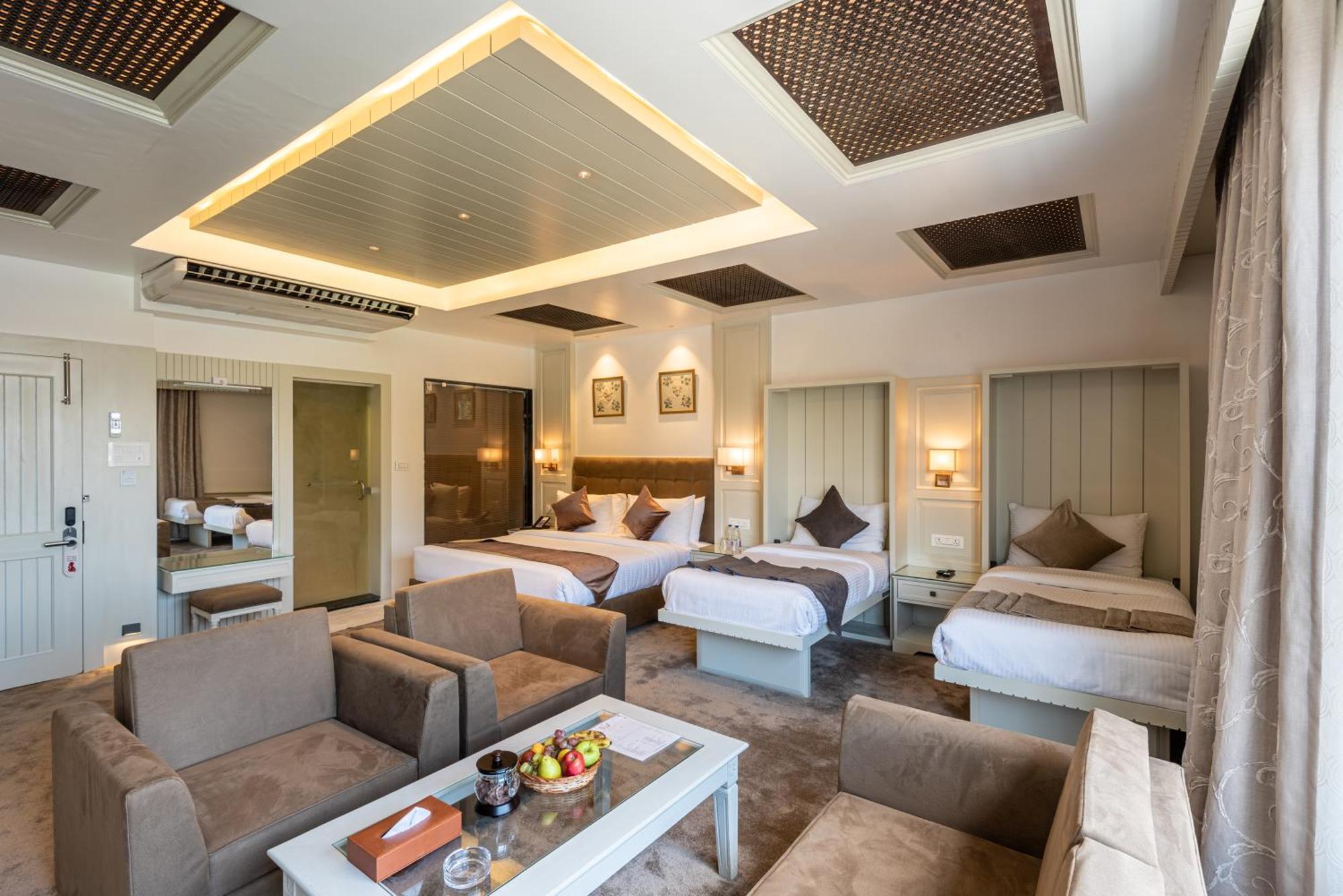 Hotel Grand Boulevard Durgjan Екстериор снимка