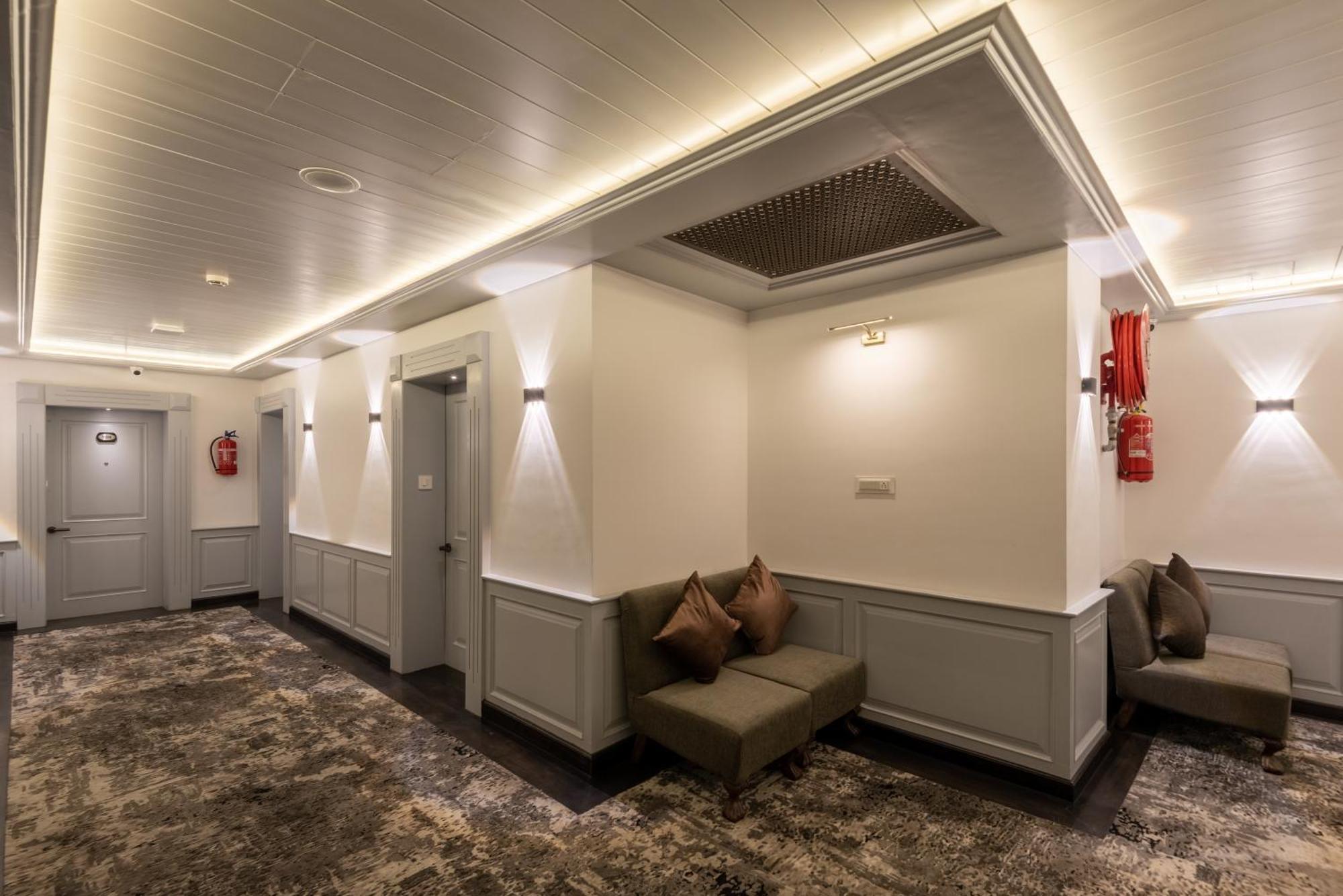 Hotel Grand Boulevard Durgjan Екстериор снимка