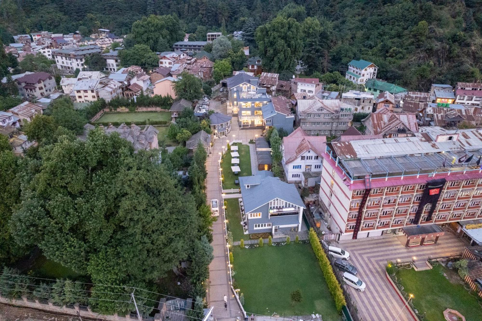 Hotel Grand Boulevard Durgjan Екстериор снимка