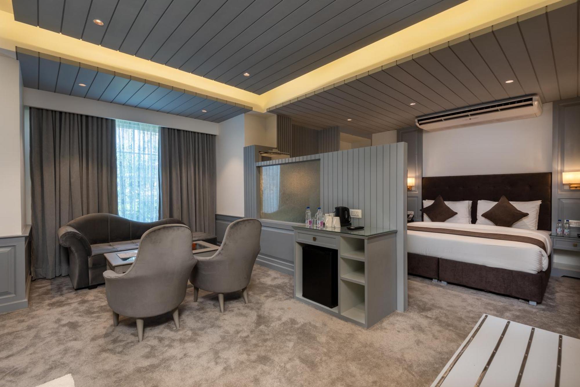 Hotel Grand Boulevard Durgjan Стая снимка
