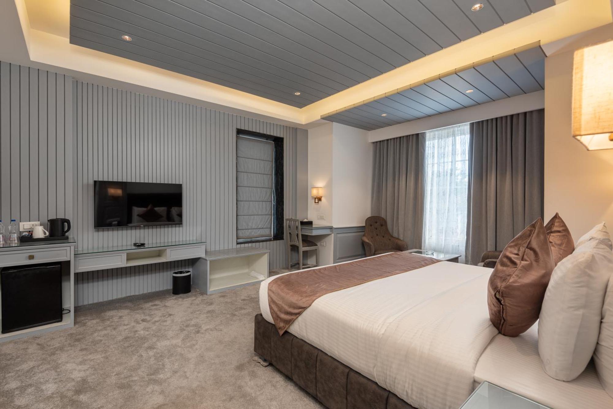 Hotel Grand Boulevard Durgjan Стая снимка