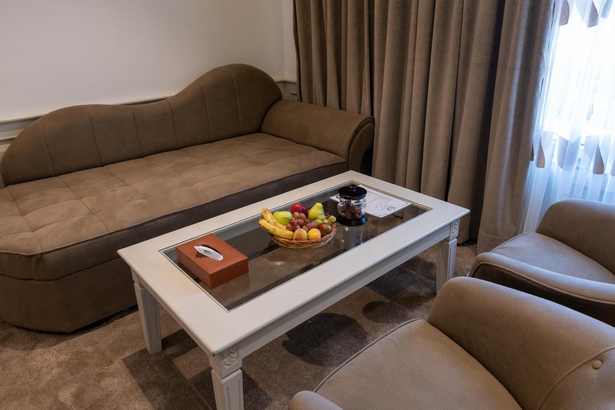 Hotel Grand Boulevard Durgjan Стая снимка